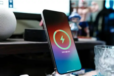 疏附苹果15换屏服务分享用什么充电器给iPhone15充电更好 